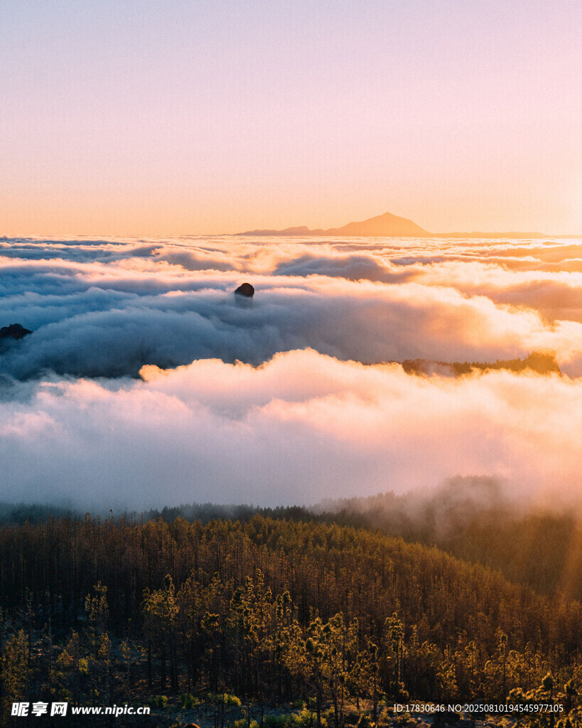 云海之上的壯麗日出景觀