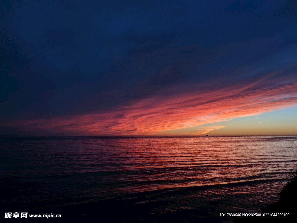 海上絢麗晚霞美景