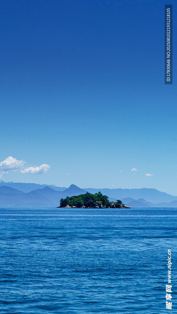 藍(lán)色海域中的孤立小島