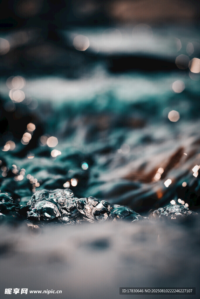水滴在物體表面的微距景象