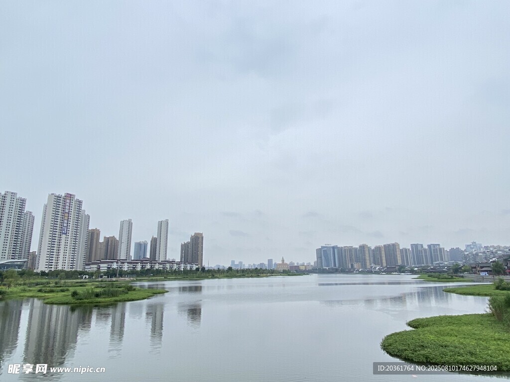城市河畔風(fēng)光