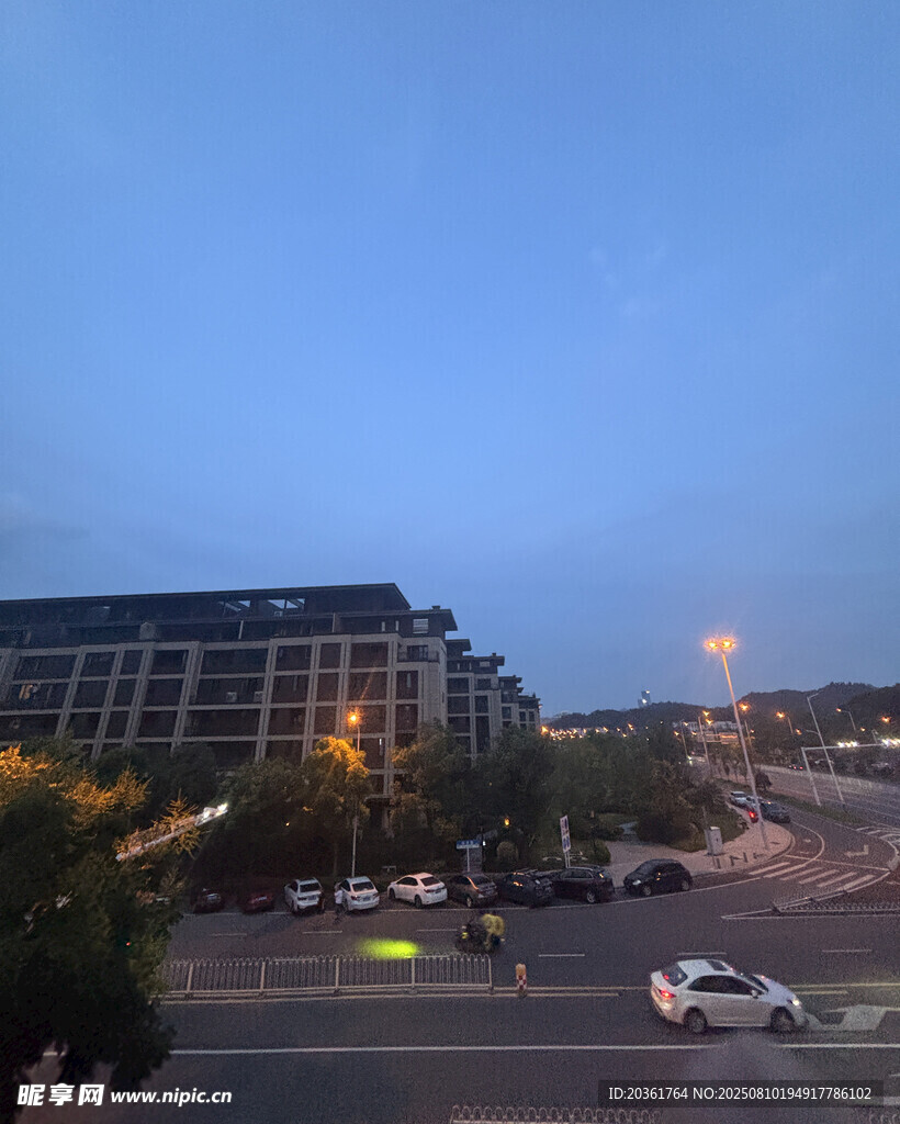 黃昏城市街景與建筑