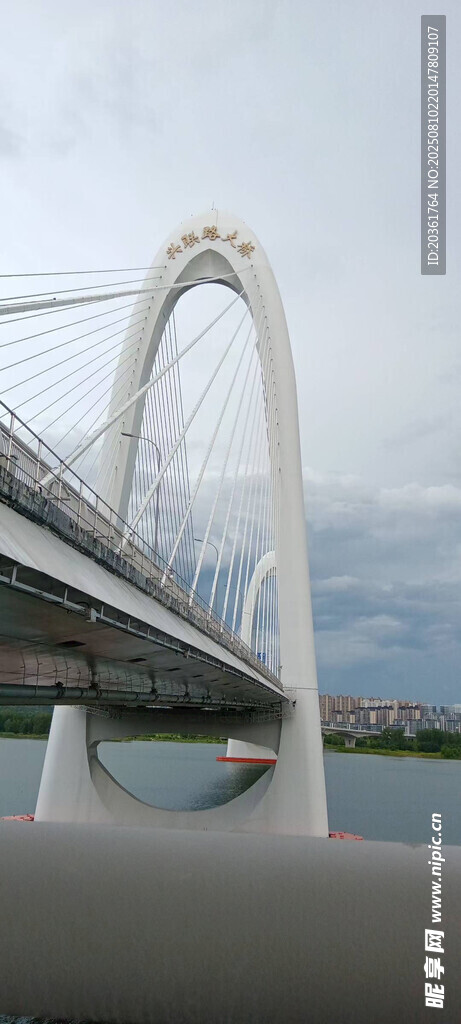 現(xiàn)代風(fēng)格橋梁建筑景觀
