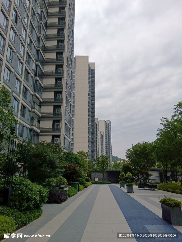 城市住宅區(qū)的景觀步道
