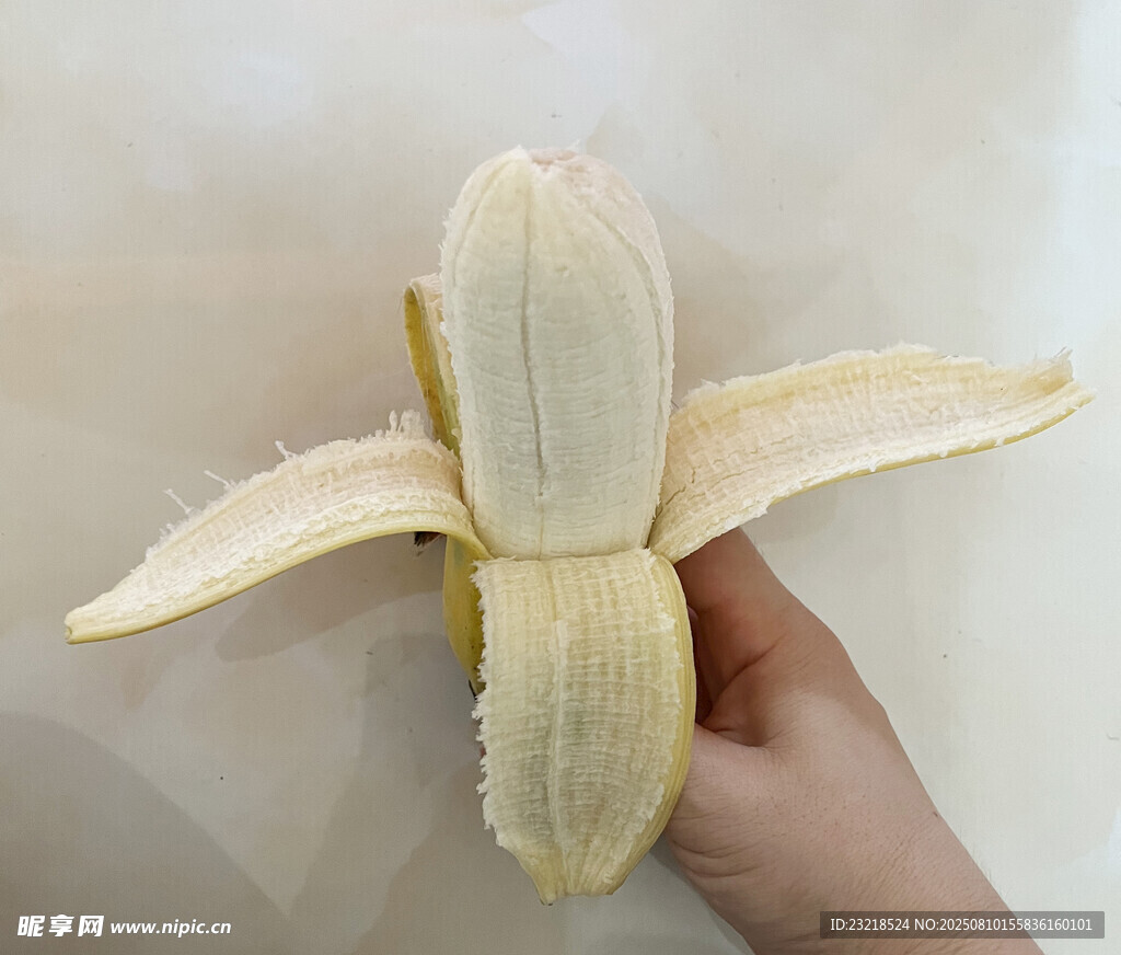 剝開的香蕉