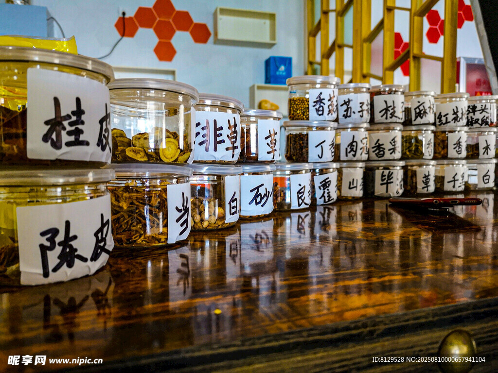 中式茶室茶具陳列