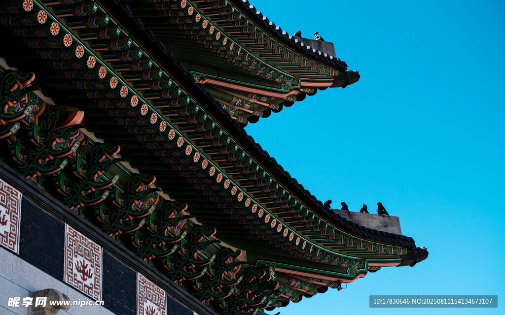 中式古建筑屋檐一角