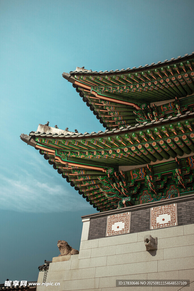 中式古建筑屋檐一角