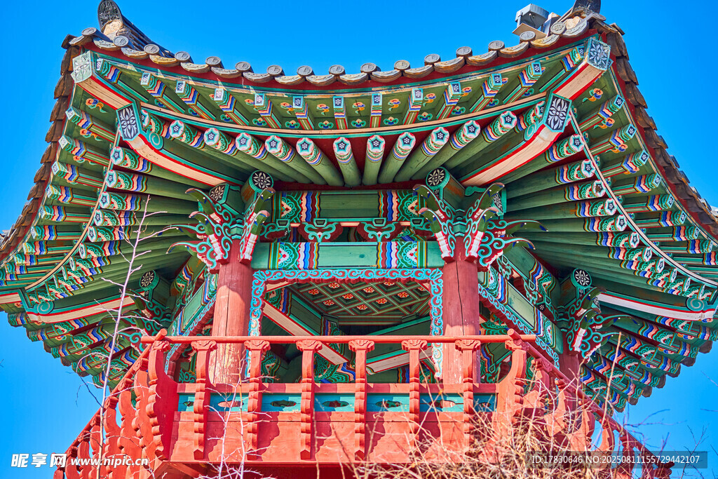 傳統(tǒng)韓式建筑屋頂一角