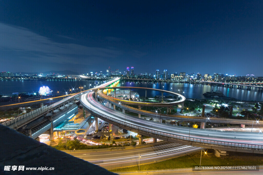 城市立交橋璀璨夜景