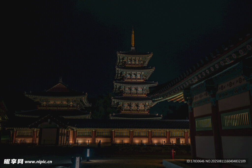 夜幕下的中式古建筑景觀