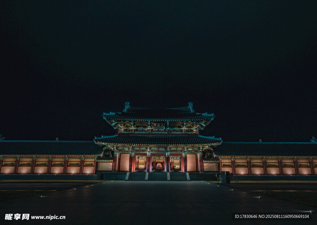 夜晚古建筑燈火璀璨景觀
