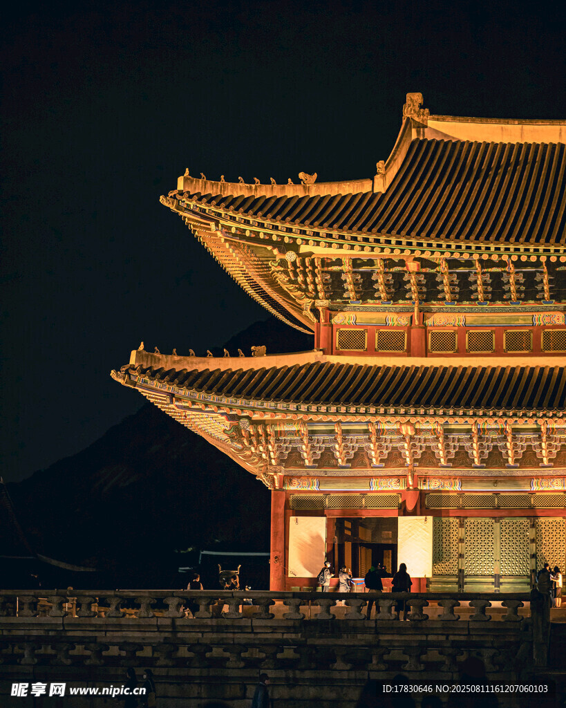 夜幕下的華麗古建筑