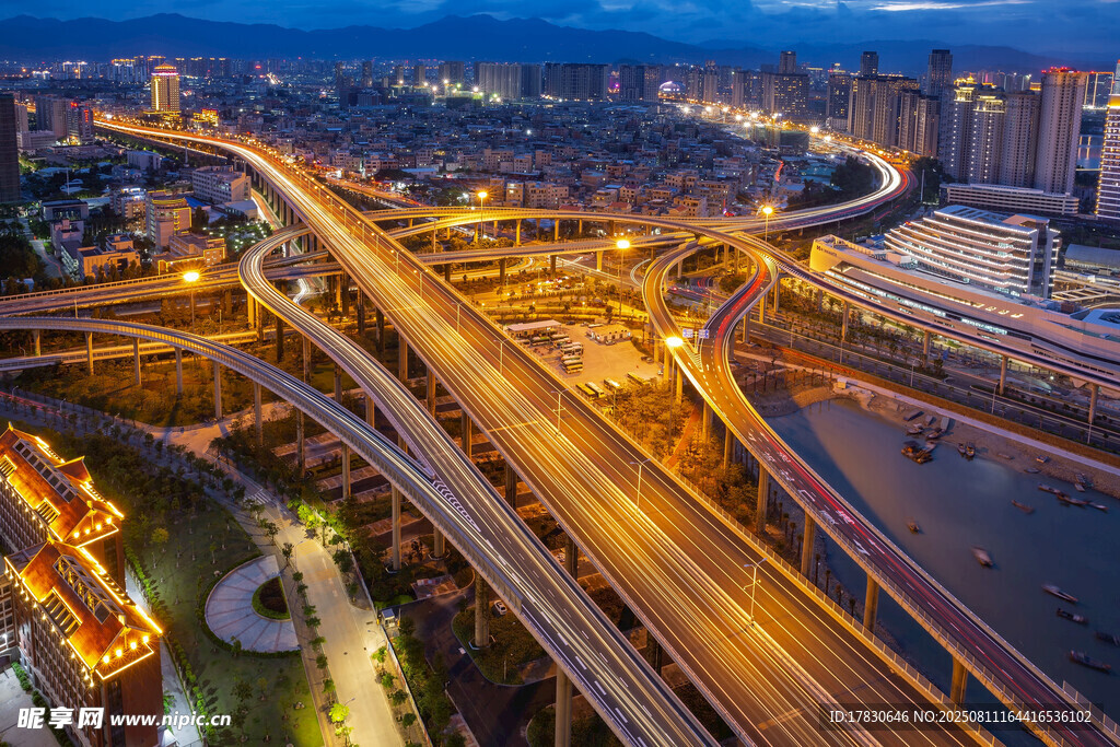 交織的高架橋