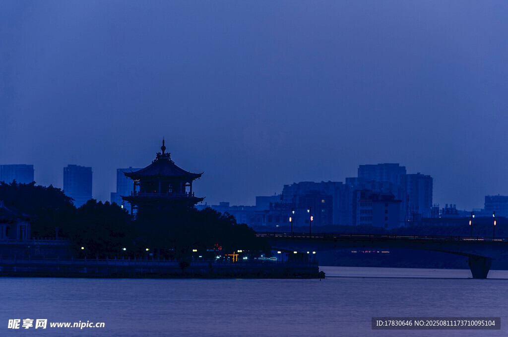 廣東潮州韓江鳳凰臺(tái)夜