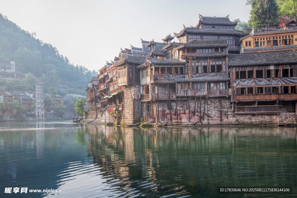 湘西鳳凰古鎮(zhèn)臨水風光