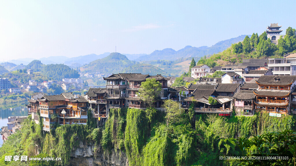 依山而建的古樸傳統(tǒng)村落