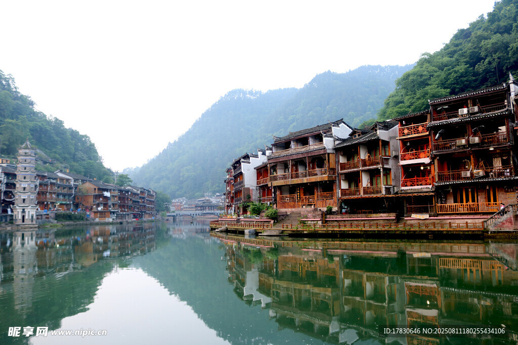 湘西水鄉(xiāng)吊腳樓美景