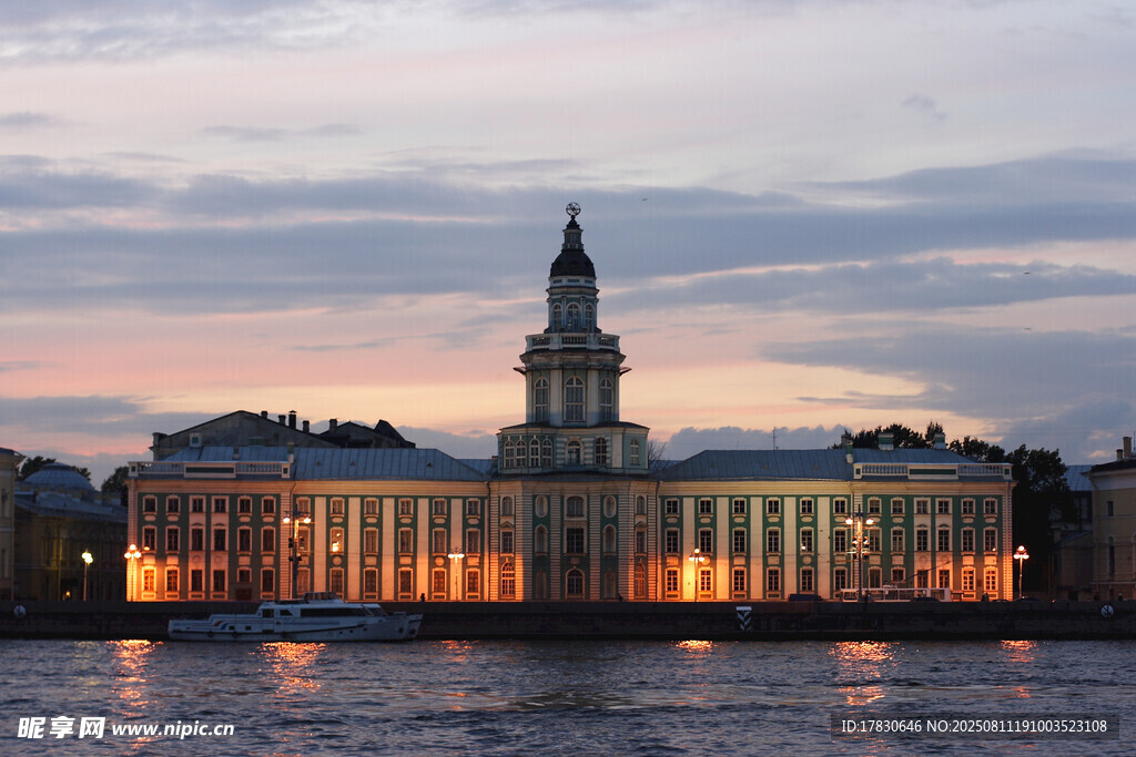 圣彼得堡河畔夜景建筑