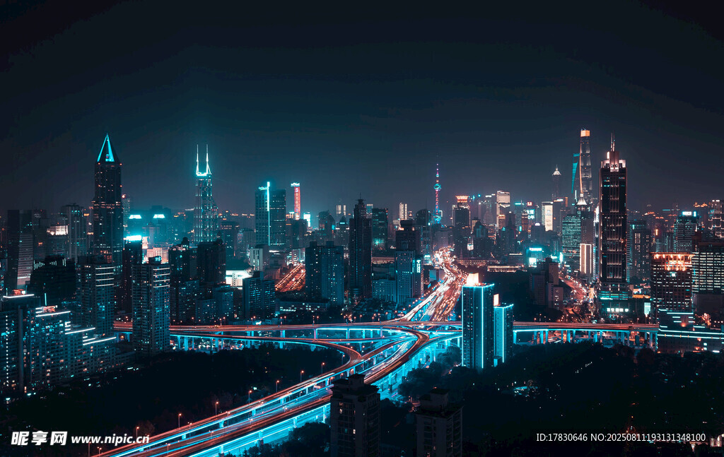 城市夜景中的璀璨橋梁