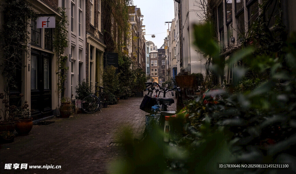 寧靜小巷的歐式風(fēng)情街景