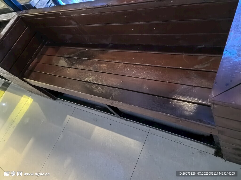 木質(zhì)休息長椅細(xì)節(jié)展示