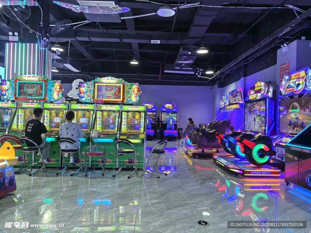 室內(nèi)電玩城多彩游樂場景