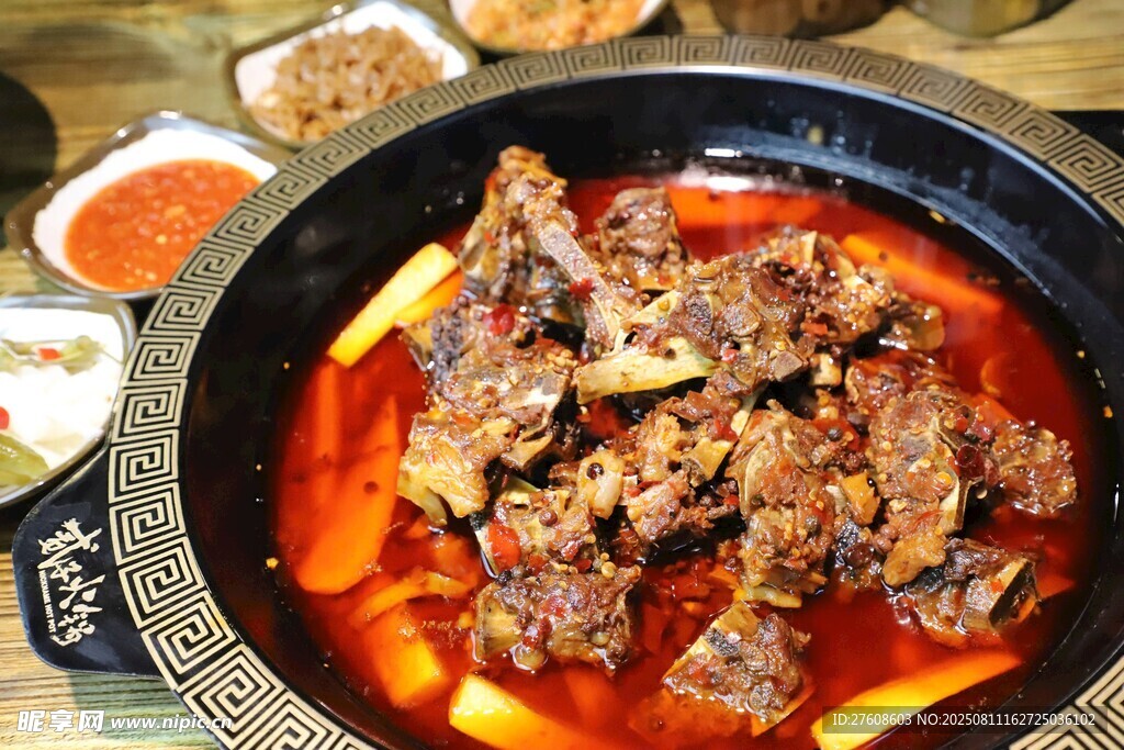 香辣排骨火鍋誘人美食