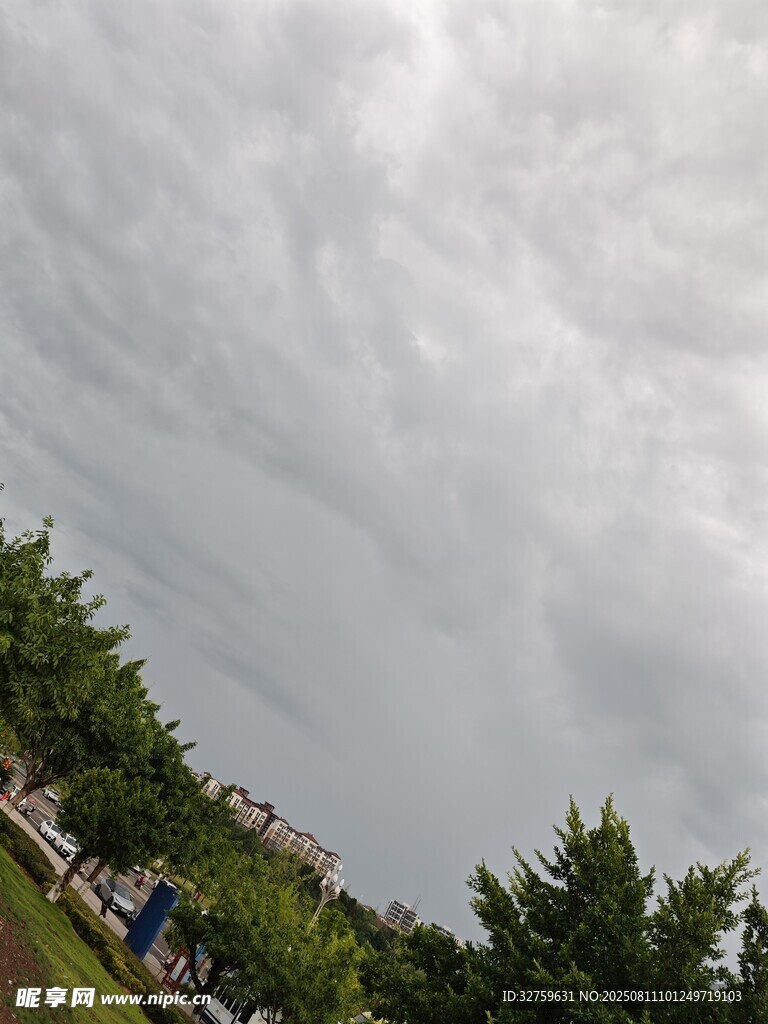 烏云密布的戶(hù)外景象