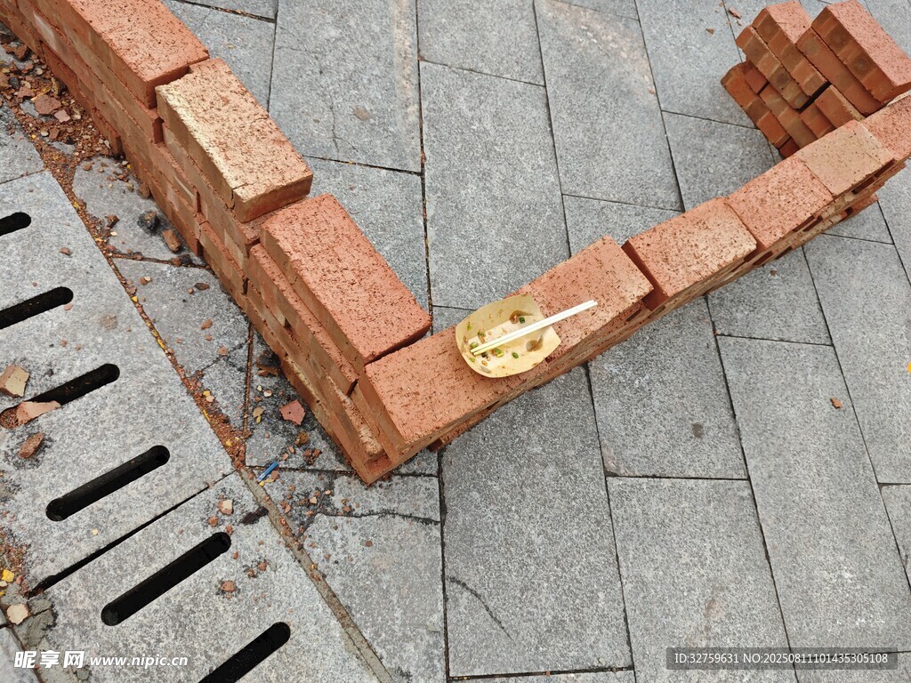 紅磚鋪設場景及工具