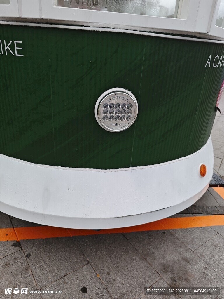 綠色車尾局部特寫