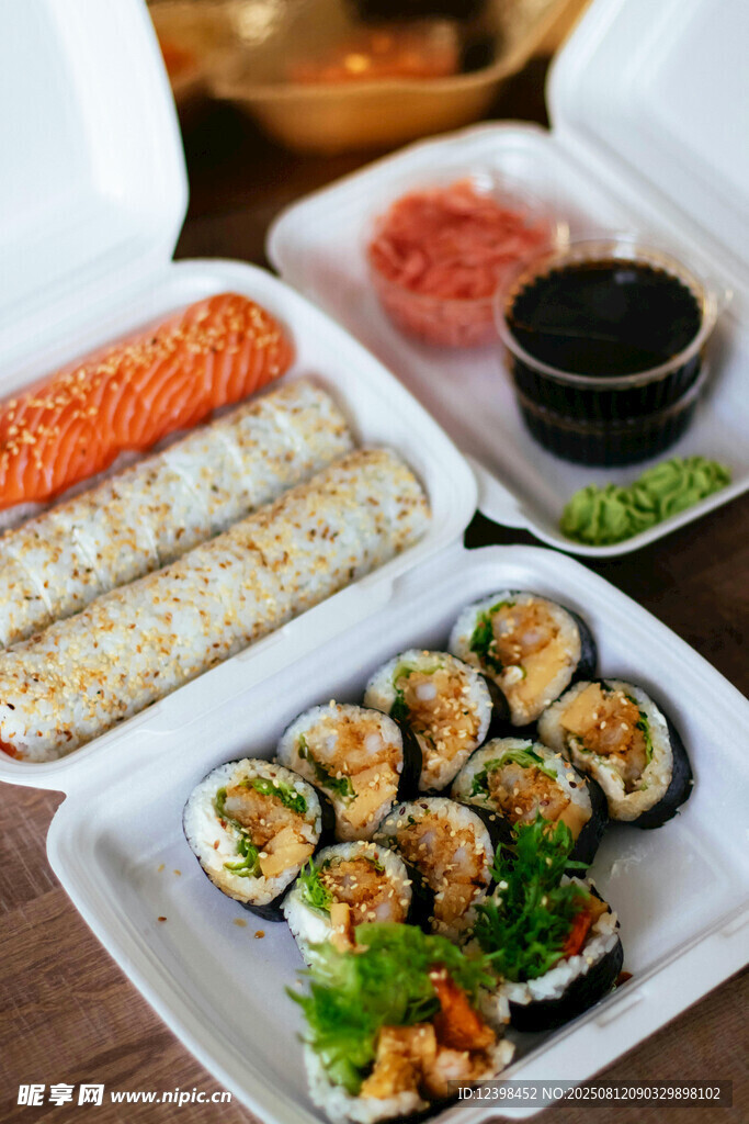 多樣美味壽司拼盤