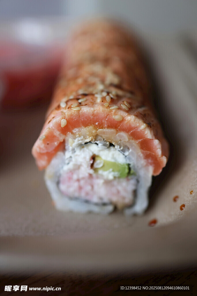 美味三文魚壽司卷