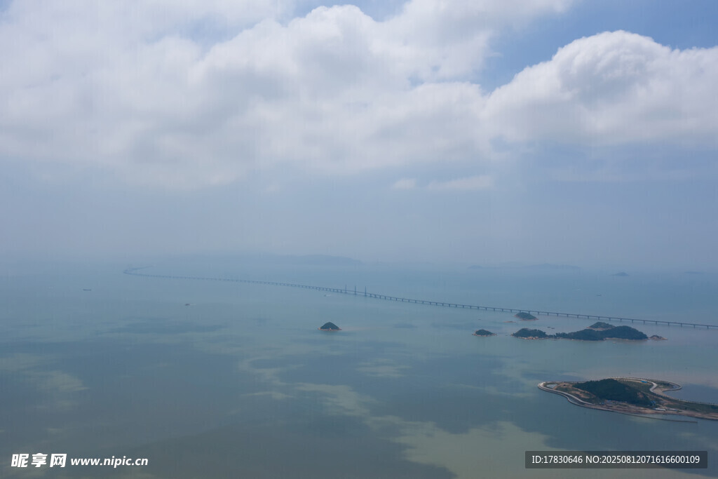 廣東珠海山頂俯瞰海島和港珠澳