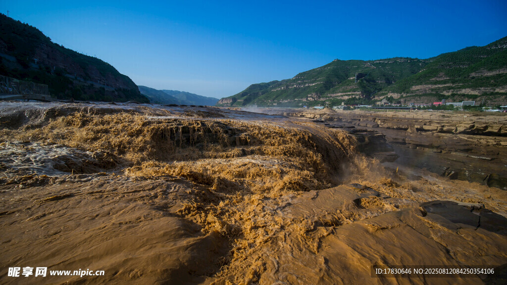 海岸邊的壯麗巖石景觀