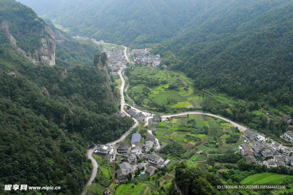 航拍俯視雁蕩山鄉(xiāng)村