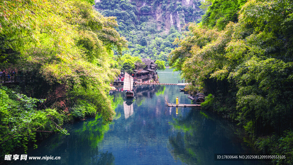 青山綠水間的靜謐水鄉(xiāng)