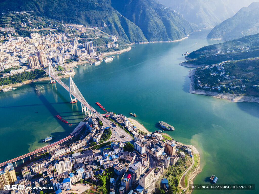 長(zhǎng)江三峽重鎮(zhèn)巴東長(zhǎng)江大橋三峽