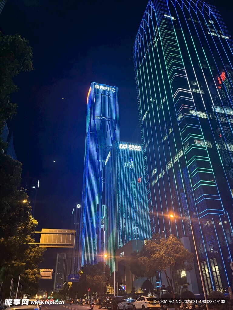 城市璀璨夜景高樓燈火