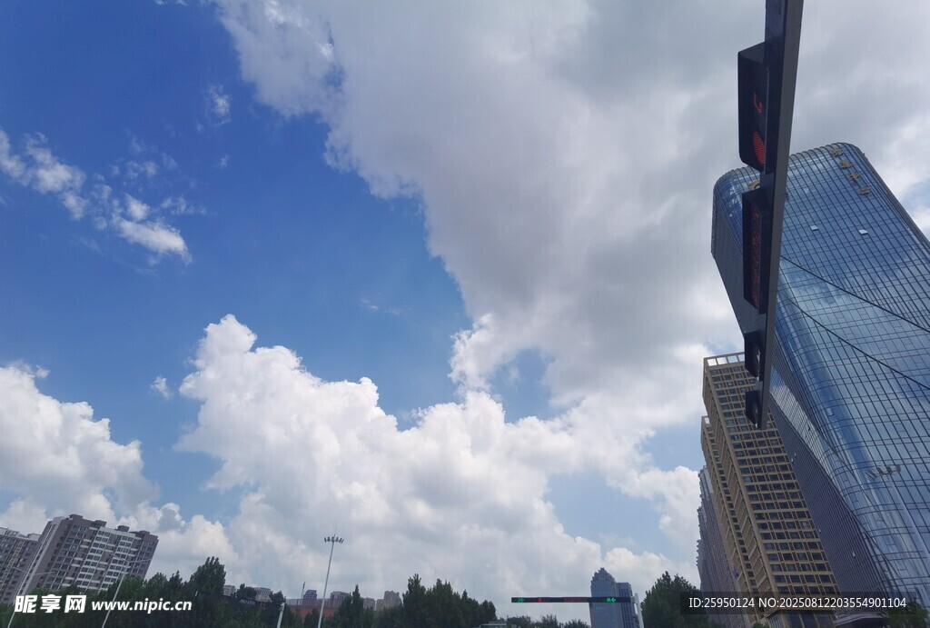 城市藍(lán)天高樓美景