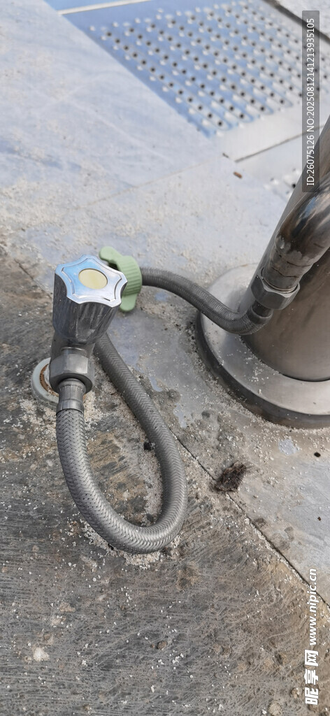 戶外水龍頭及連接水管