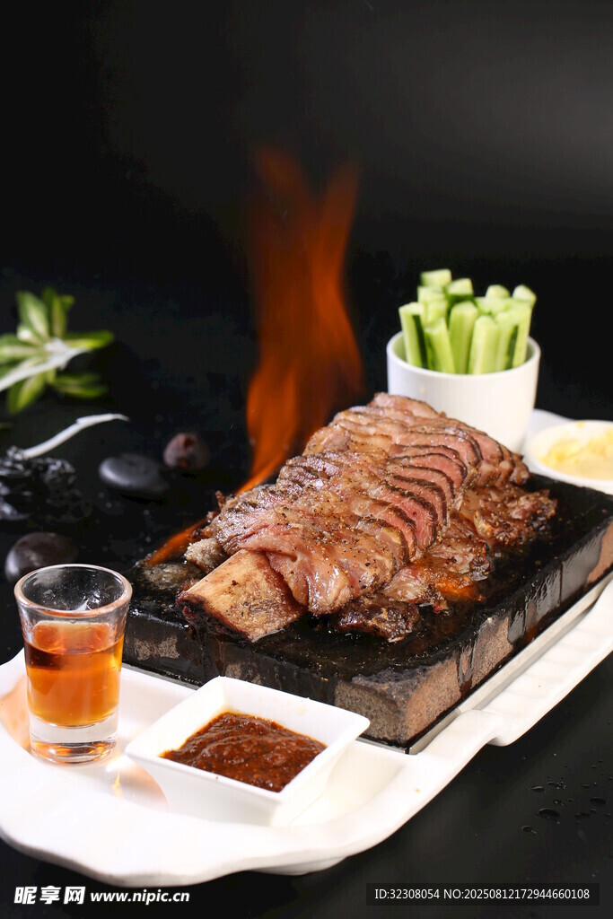 美味烤肉搭配多樣佐料
