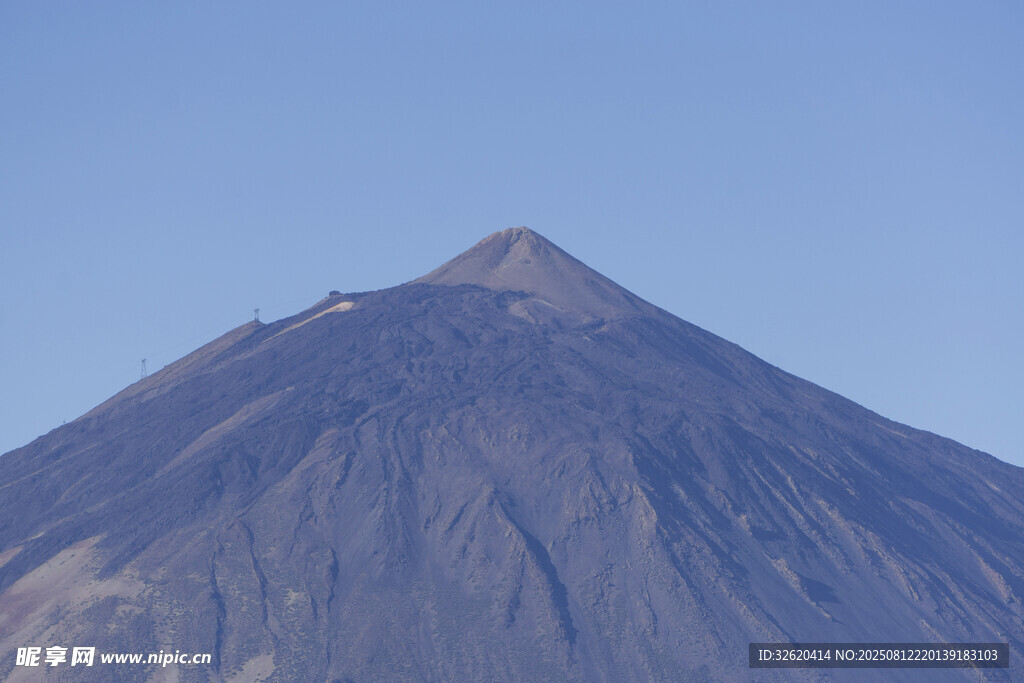 巍峨壯麗的火山山峰