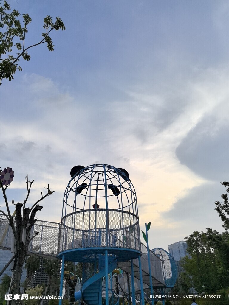 戶外別致球形游樂設(shè)施景觀