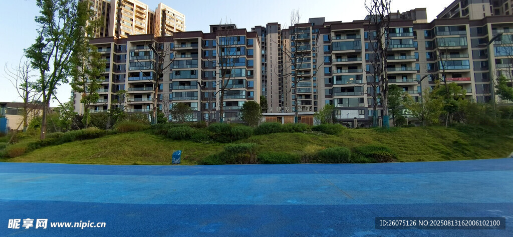 公園旁多層住宅景觀