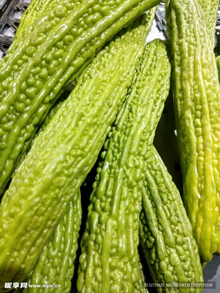 新鮮苦瓜堆疊