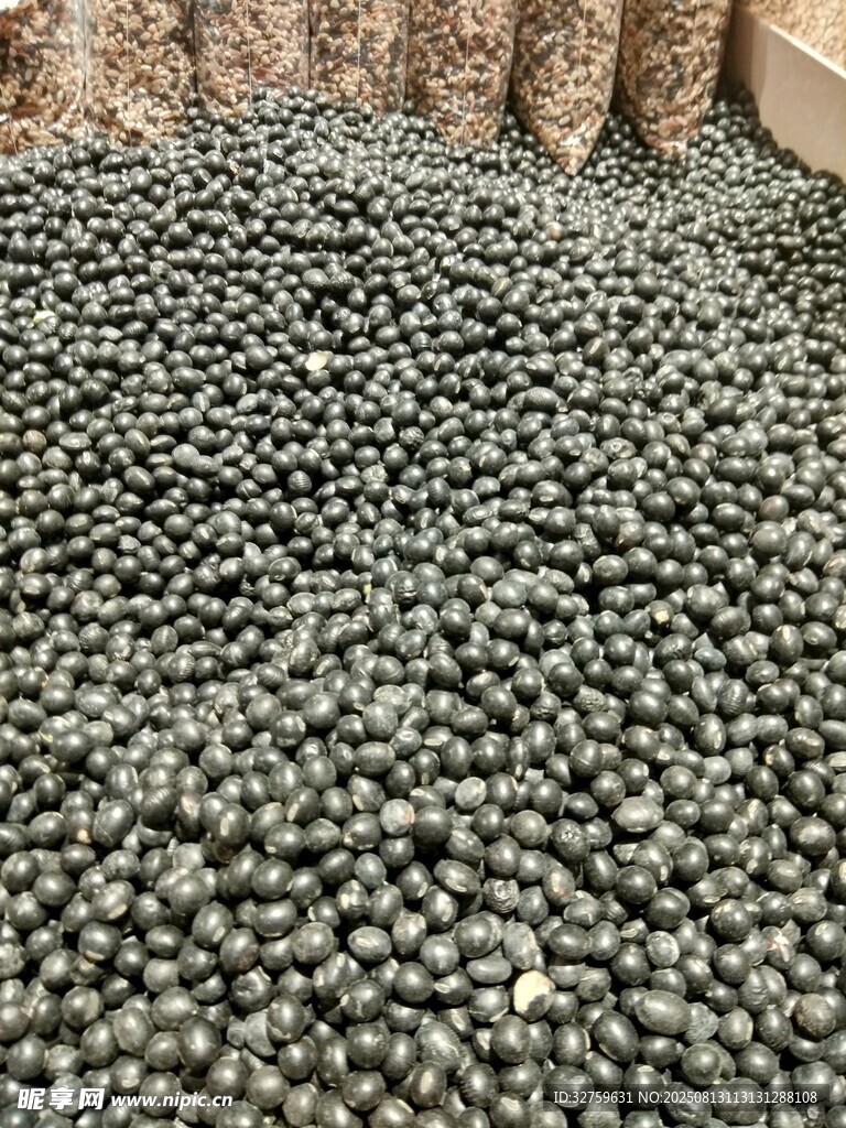 飽滿黑綠豆粒特寫