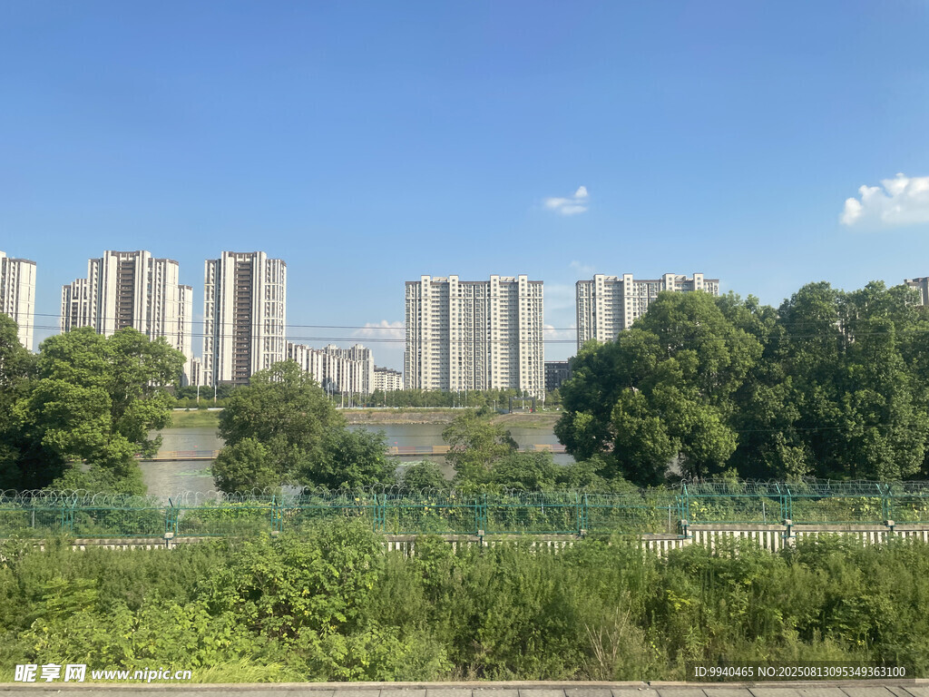 城市遠景與綠植景觀