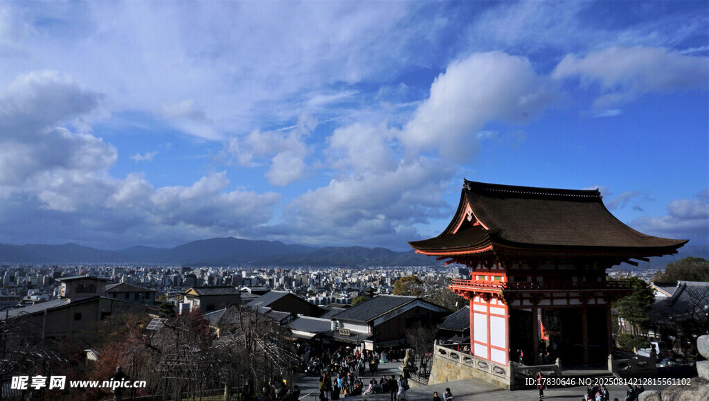 日式古建筑俯瞰美麗景致