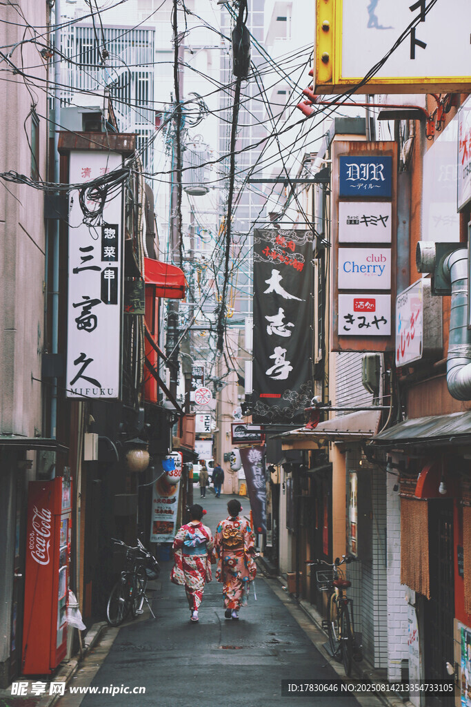 日本街頭小巷的日常景象